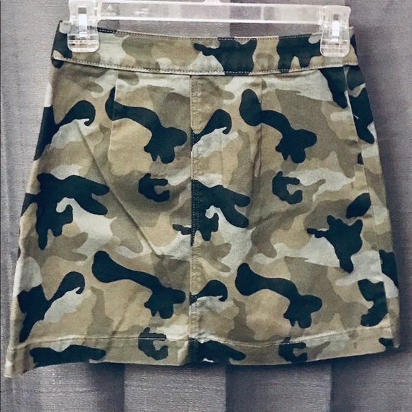 Divided (H&M) camo print mini skirt - Picture 2 of 3